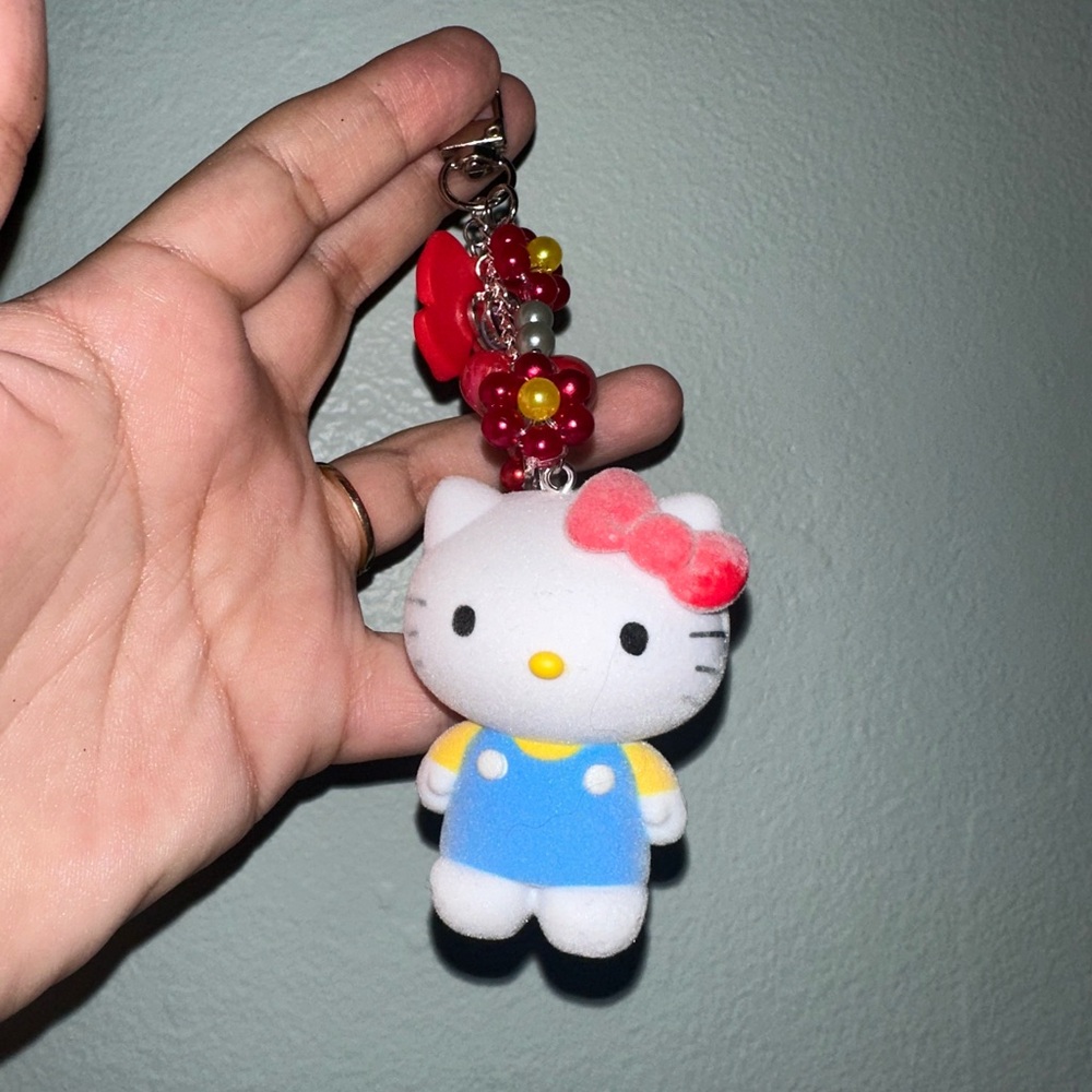 Hello Kitty Keychain - Picture 3 of 6